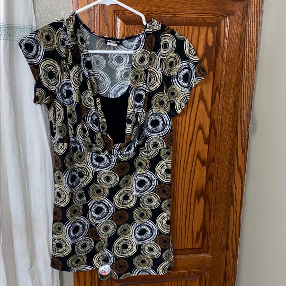 Circular Pattern Blouse - Picture 2 of 3